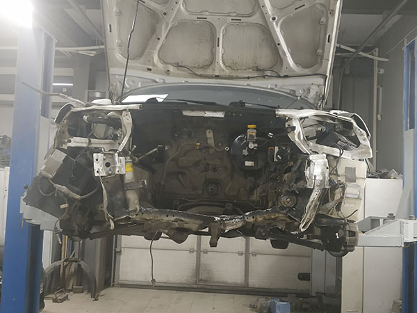 Демонтаж мотора для кузовного ремонта