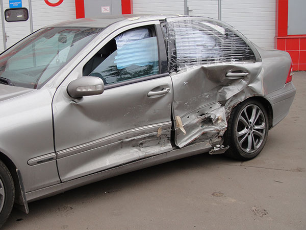 Mercedes E-Class на  осмотре повреждений