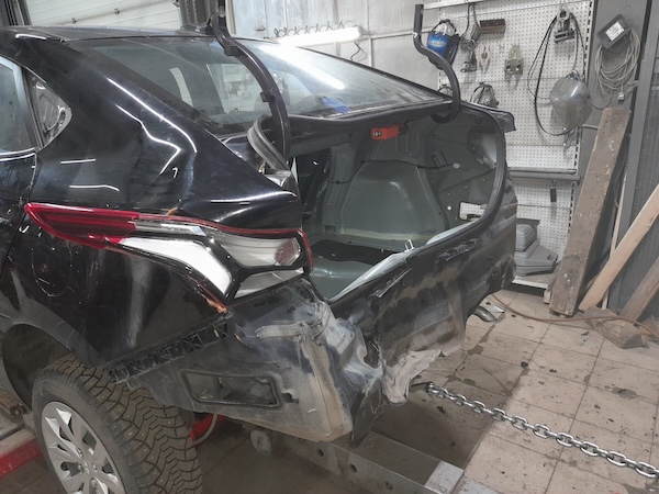 Автомобиль в процессе ремонта