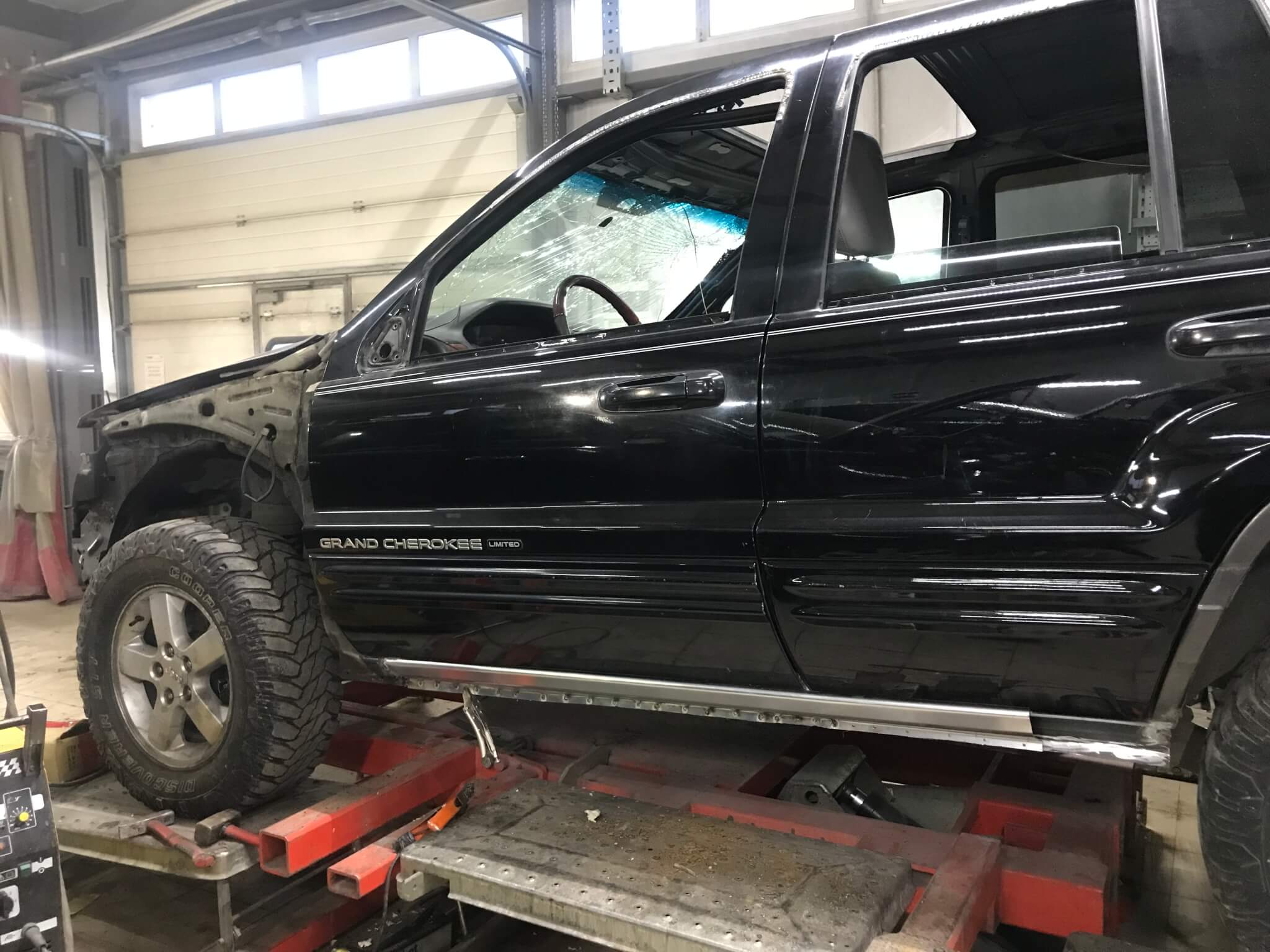 Восстановление геометрии кузова Jeep в Люберцах