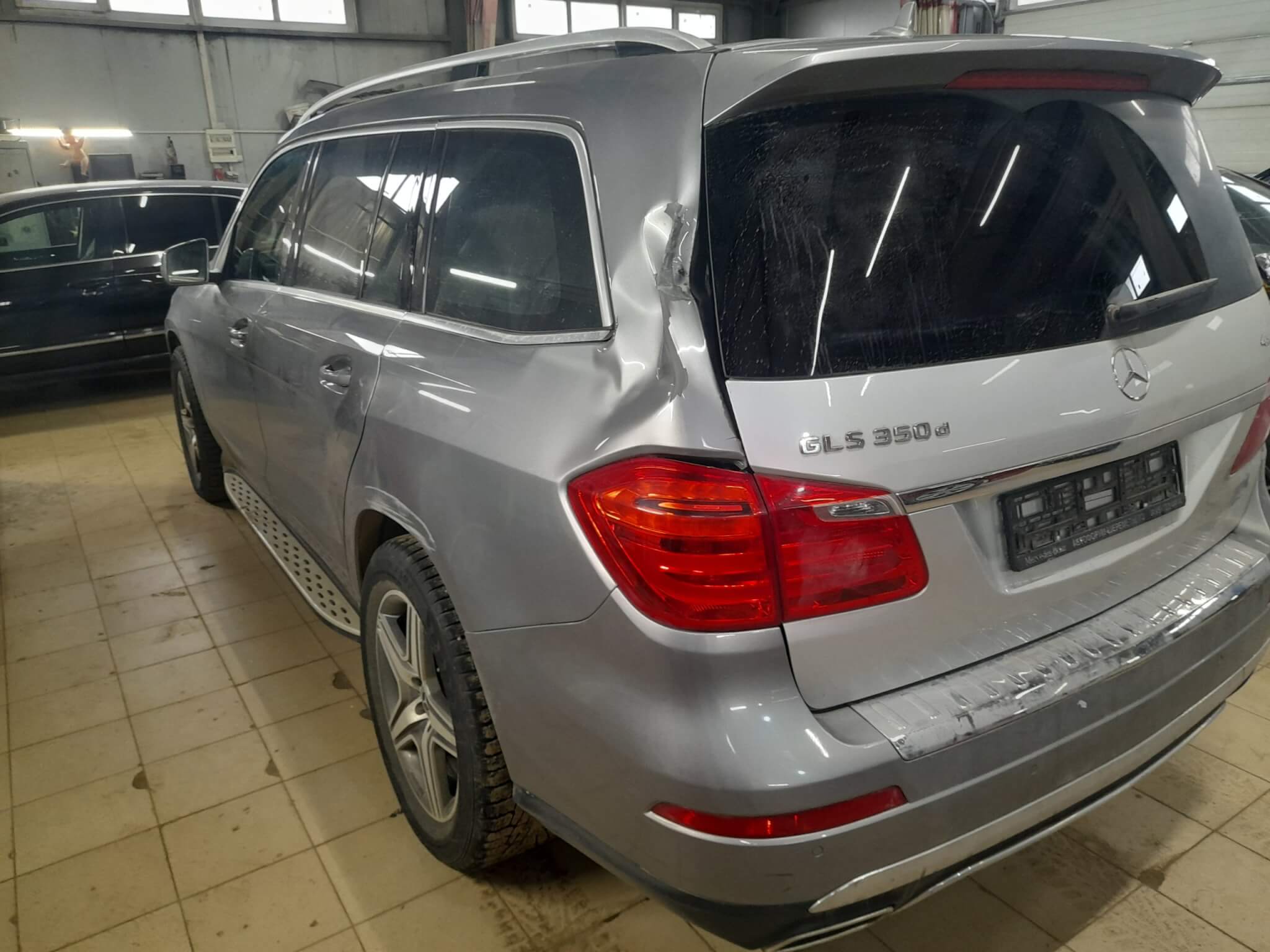 Автомобиль сразу по прибытию в автосервис на оценке стоимости ремонта