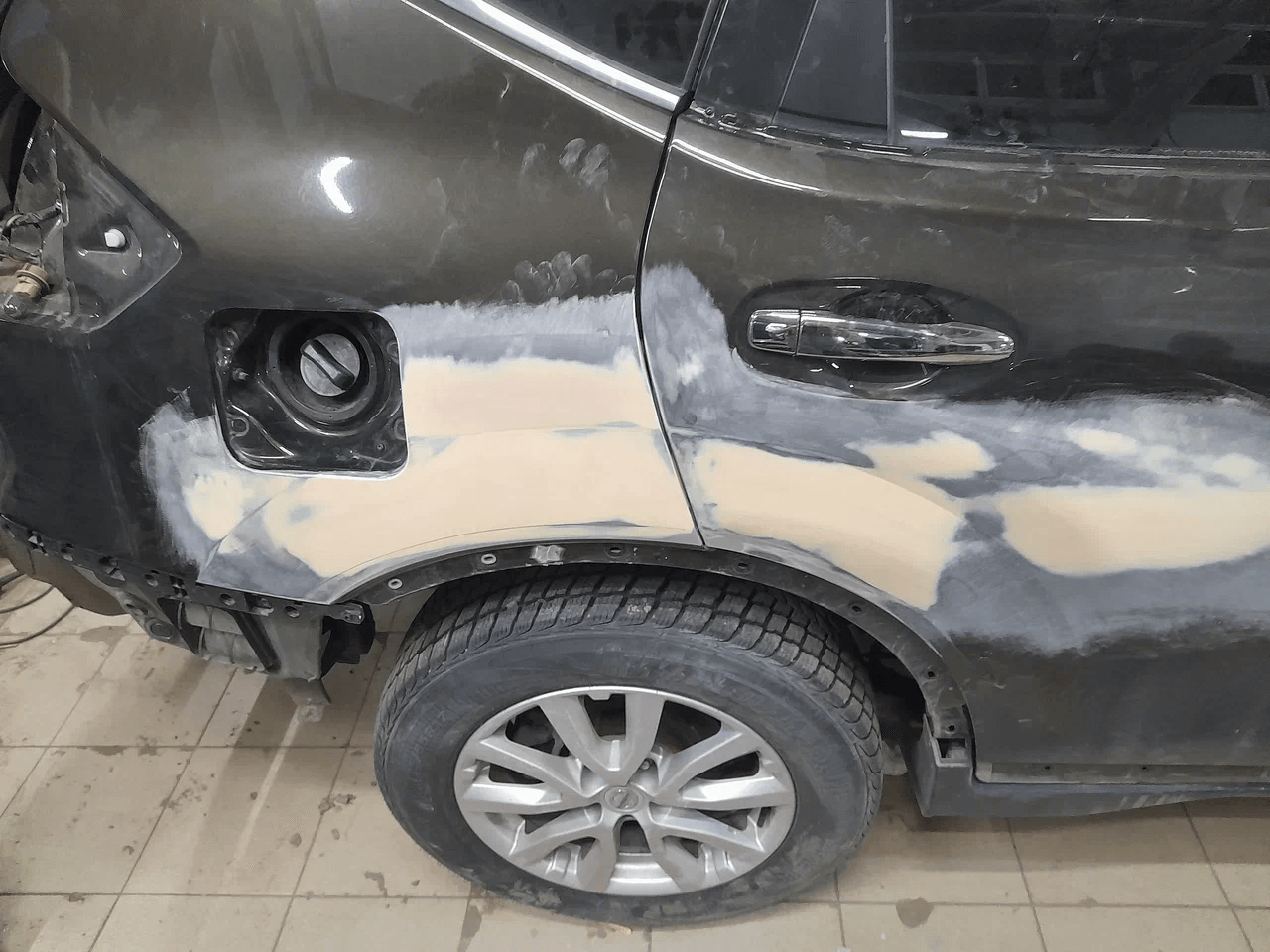 Nissan X-Trail готов к окрашиванию