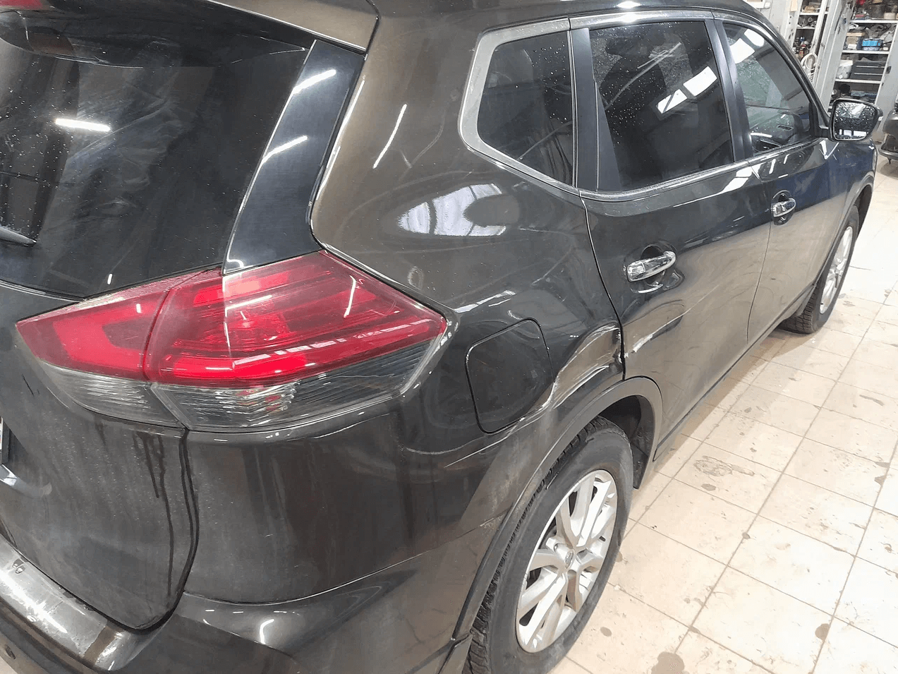 Повреждения задней части кузова Nissan X-Trail