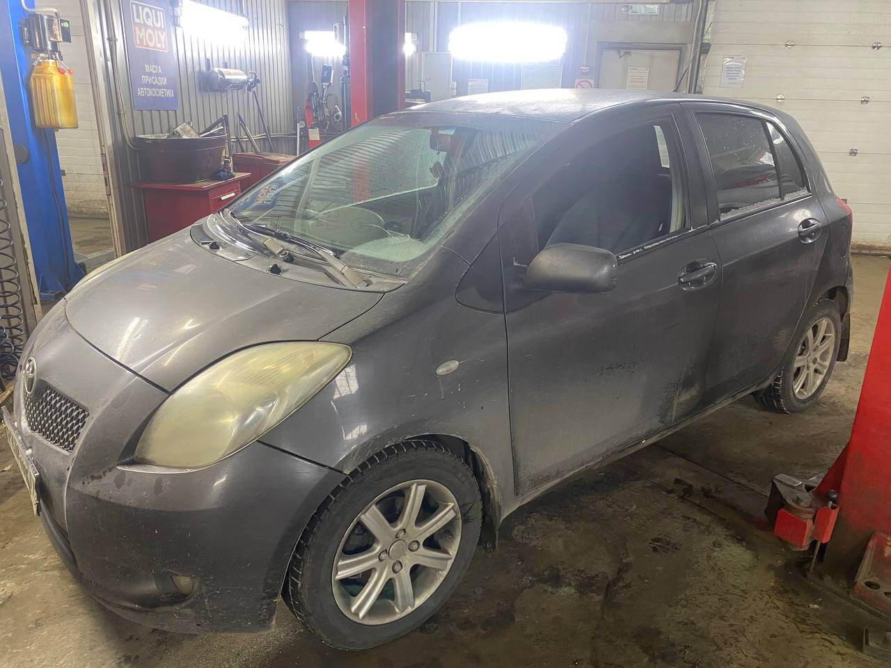 Toyota Yaris перед диагностикой