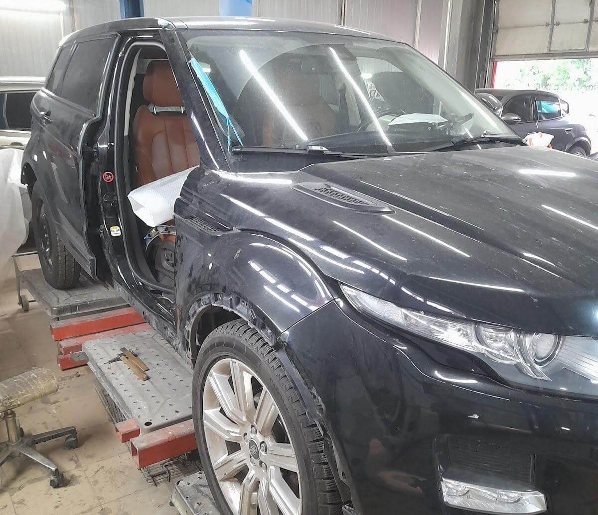 Автомобиль на стапеле и подготовлен к ремонтным работам