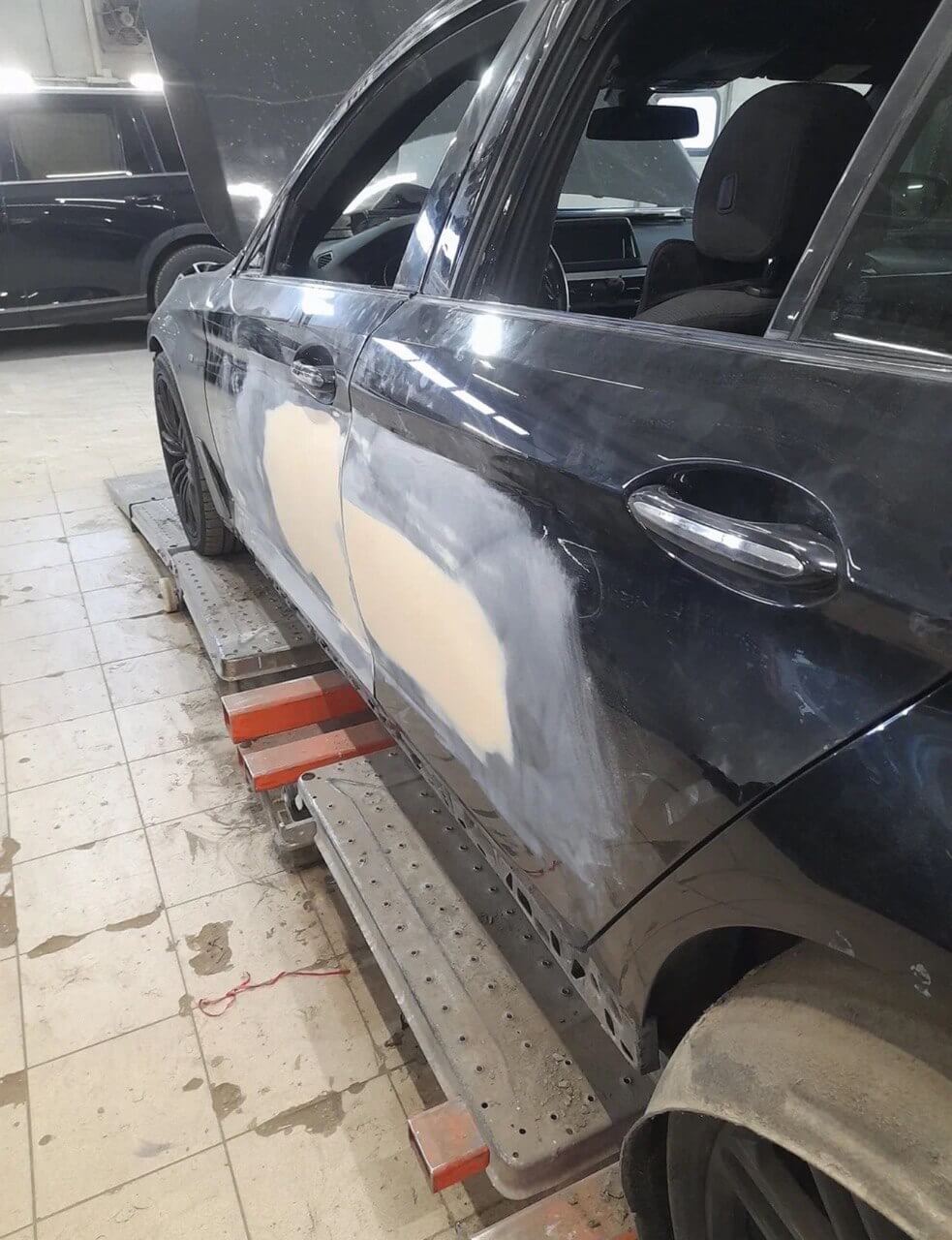 Шпатлевка дверей BMW 520, двери готовы к грунту и покраске