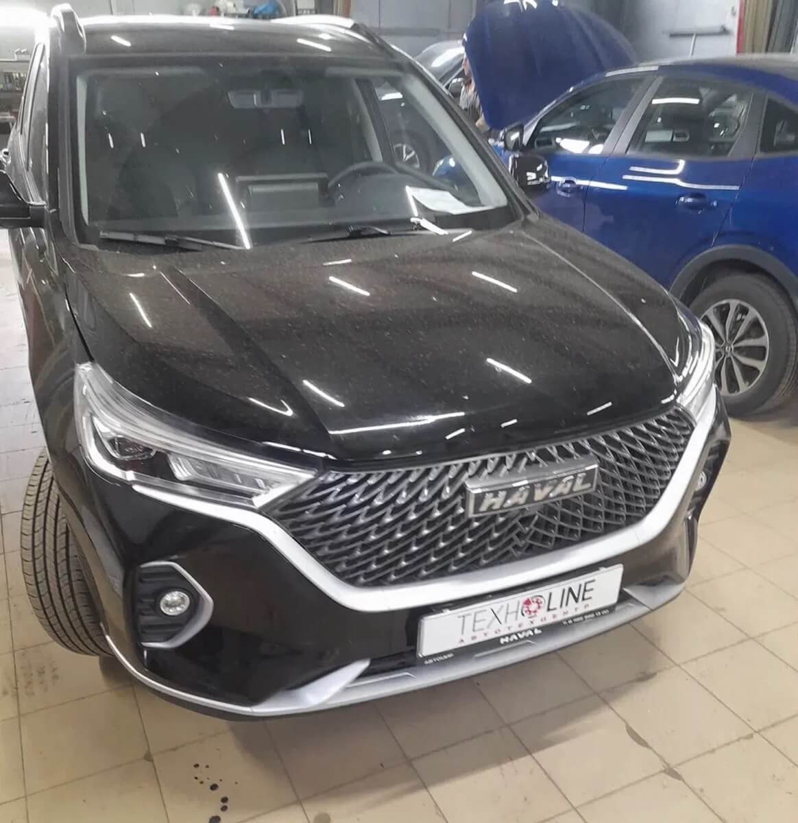 Haval M6 на оценке повреждений в Технолайн, вмятины на капоте